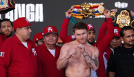 'Canelo' Álvarez presume sus cinturones en la Ceremonia de Pesaje de la pelea contra Edgar Berlanga