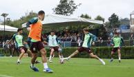 Jugadores de México entrenan previo al duelo con el Valencia