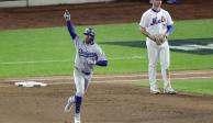 Mookie Betts celebra uno de sus homeruns en la victoria de Dodgers sobre Mets en el Juego 4 de la Serie de Campeonato de la Liga Nacional de la MLB.