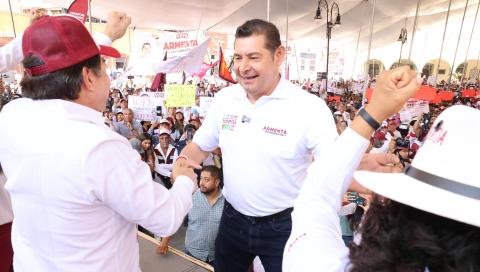 Alejandro Armenta, candidato a la gubernatura de Puebla, destaca la unidad de la Megacoalición en San Pedro Cholula.