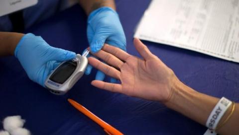 Los investigadores señalaron que la diabetes parece ser "un potente factor de riesgo" para COVID largo.
