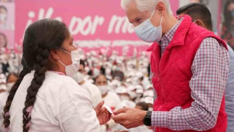 “Hoy son más de 6 mil 300 mujeres de toda esta región del estado que se están sumando al programa del Salario Rosa", resaltó el gobernador del Estado de México, Alfredo Del Mazo.