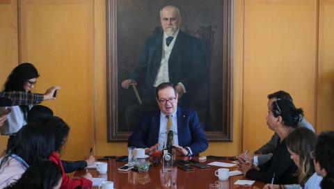 El rector de la UNAM, Leonardo Lomelí, ayer, en encuentro con medios.
