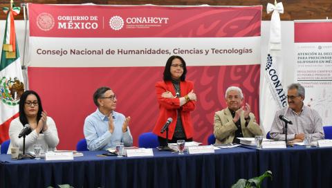 Directivos de Conahcyt y de otras dependencias, ayer en conferencia de prensa.
