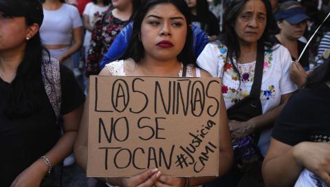Mujeres, durante la marcha de ayer en Taxco, Guerrero, para exigir justicia para Camila.
