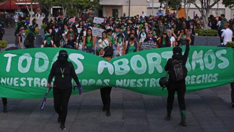 Ordenan eliminar el delito de aborto en Congreso de Jalisco.