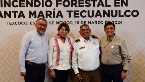 Delfina Gómez, gobernadora del Estado de México, al centro.