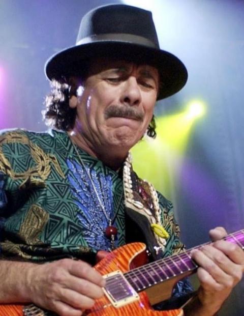 Reportan que Carlos Santana se  desmayó en el  escenario 