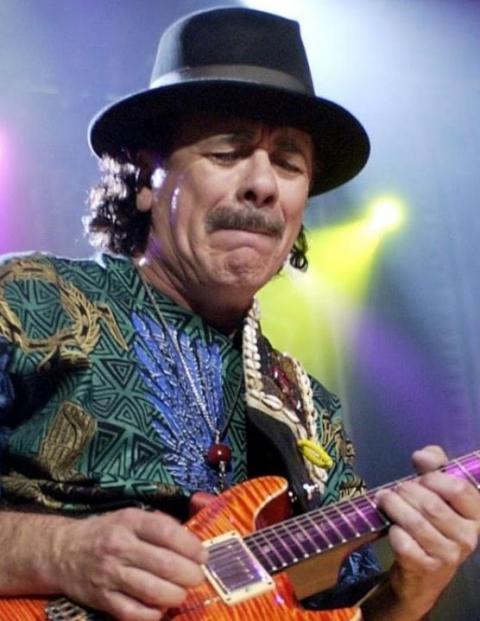 Reportan que Carlos Santana se  desmayó en el  escenario 