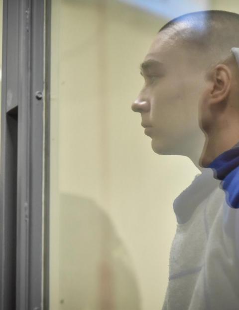 Soldado ruso se declara culpable en primer juicio de Ucrania por crimen de guerra