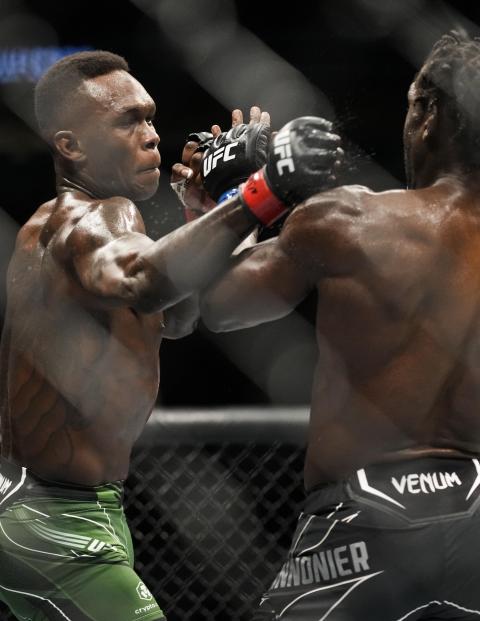 Israel Adesanya y Jared Cannonier disputaron la pelea estelar del UFC 276 en la T-Mobile Arena de Las Vegas, Nevada.