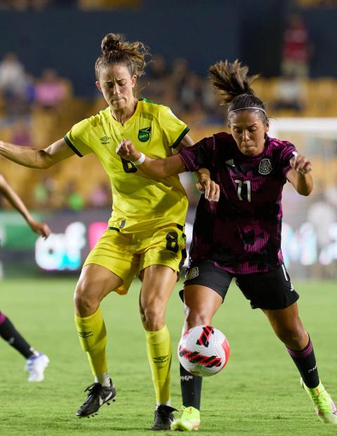 Una acción del partido México vs Jamaica, correspondiente Grupo A del Campeonato W (Femenino) de Concacaf 2022.