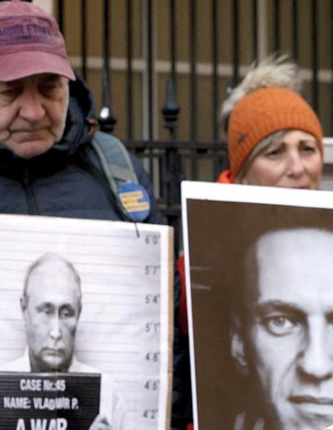 Vigilia en honor de Navalny en el consulado ruso en Nueva York, EU, ayer.