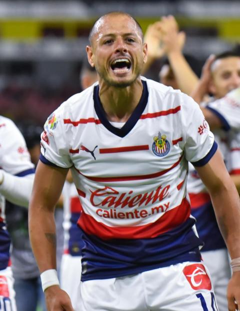 Chicharito Hernández celebra la victoria de Chivas en el Clásico Tapatío del Clausura 2024 de la Liga MX