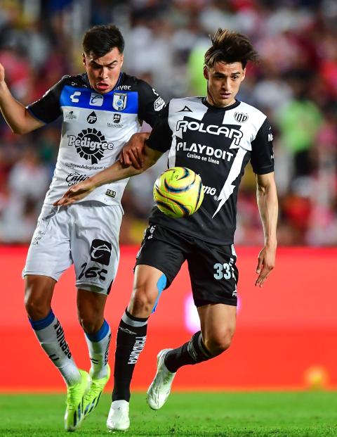 Una acción del Necaxa vs Querétaro, duelo de Play in del Clausura 2024 de la Liga MX