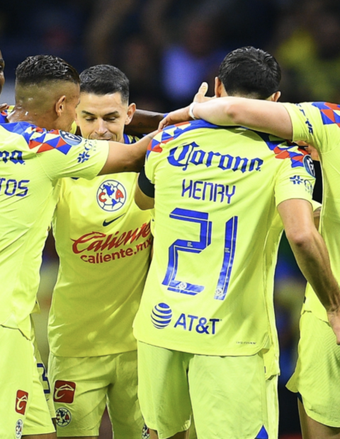 Futbolistas del América festejan un gol en el Torneo Clausura 2024 de la Liga MX.