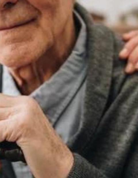 Abuelito de 92 años da emotivo mensaje a su nieto al enterarse que es gay: "queremos que seas libre".
