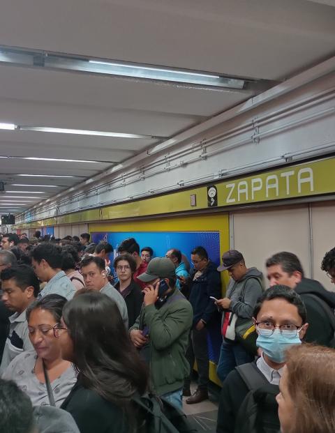 Usuarios reportaron "caos" en la Línea 3 del Metro CDMX.