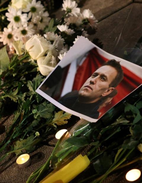 Funeral en memoria de Alexei Navalni en la Embajada de Rusia en Bulgaria.