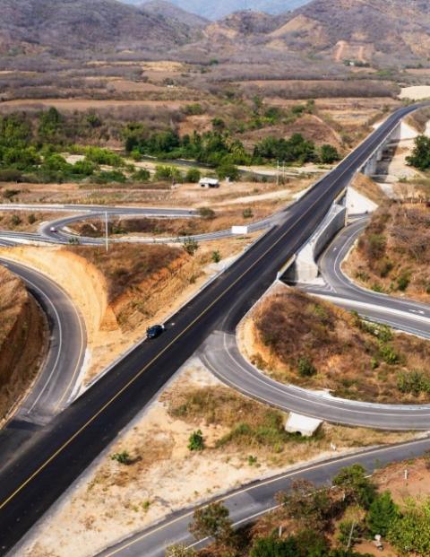 Infraestructura carretera, con financiamientos mixtos: CMIC
