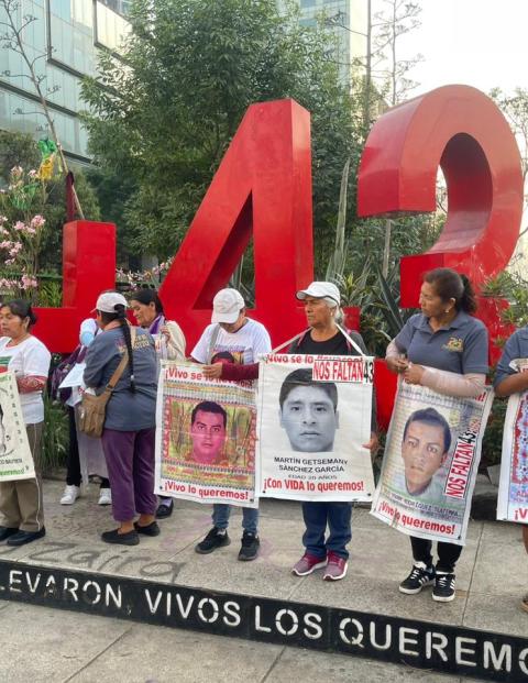 Protesta de padres de los 43 normalistas de Ayotzinapa.