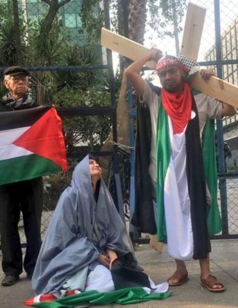 "Jesús es palestino", gritaba la gente mientras era azotado.