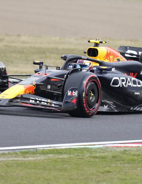 El Red Bull de Checo Pérez durante una carrera de F1 este año