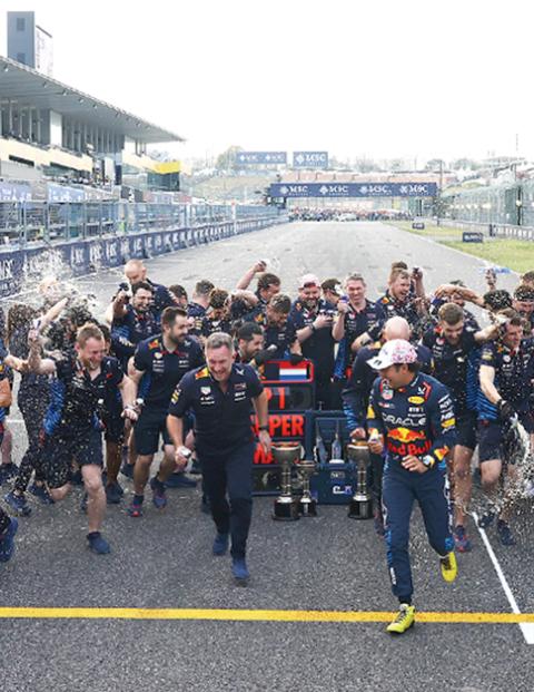 El equipo de Red Bull celebra su último triunfo en F1.