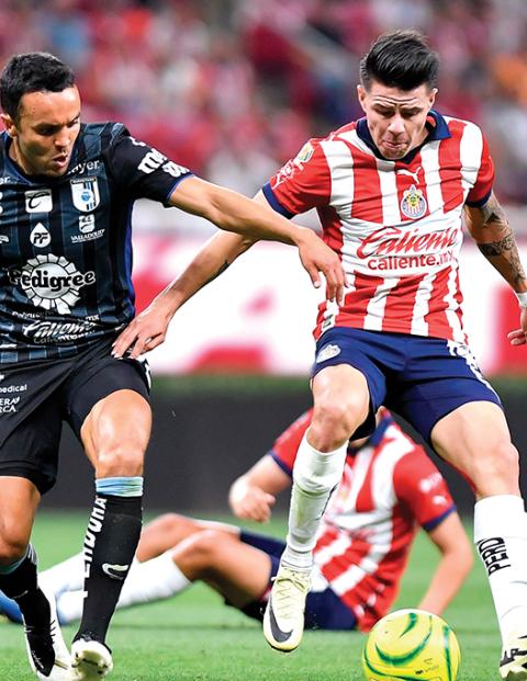 Querétaro y Chivas son dos de los clubes que se juegan su destino el fin de semana.