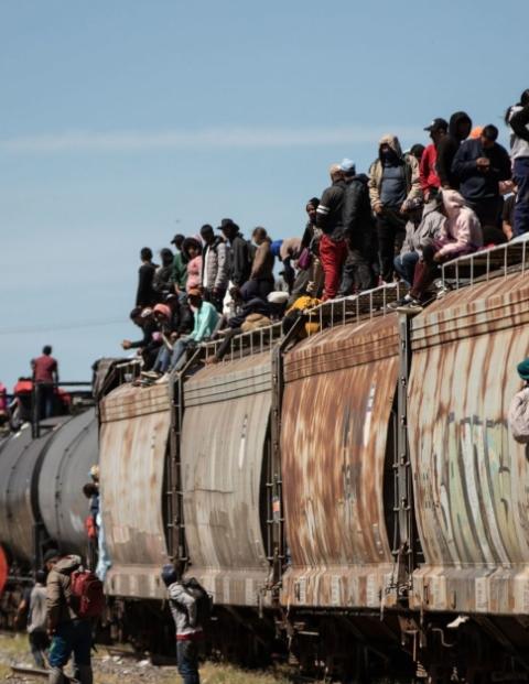 Alrededor de mil quinientos migrantes continuan varados por quinto día consecutivo en el territorio zacatecano.
