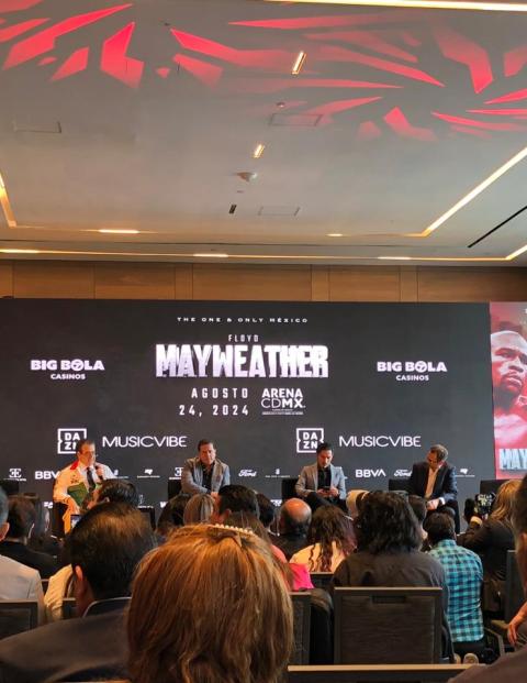 Floyd Mayweather disputará una pelea de box en la Arena Ciudad de México en agosto del 2024.