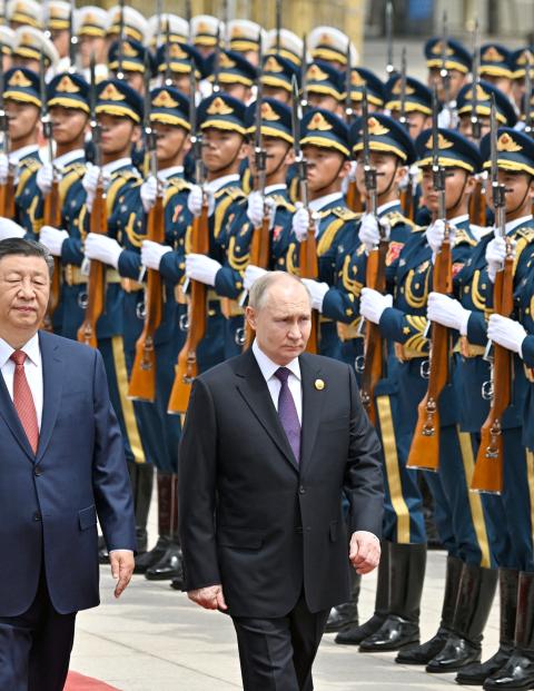 El presidente de Rusia fue recibido por el de China en Pekín
