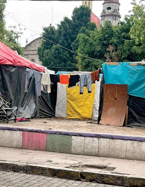 Campamento migrante en Plaza La Soledad, Centro Histórico