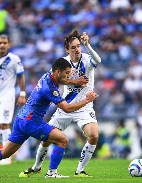 Una acción del Cruz Azul vs Monterrey, semifinal de vuelta del Clausura 2024 de la Liga MX