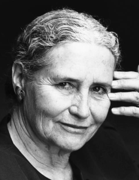 Doris Lessing, pionera de la autoficción con temas como 
la psicología de la mujer madura.