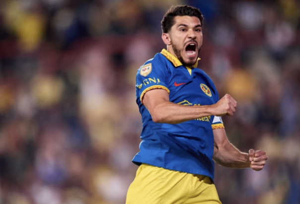 Henry Martín festeja un gol con el América en el Clausura 2024.