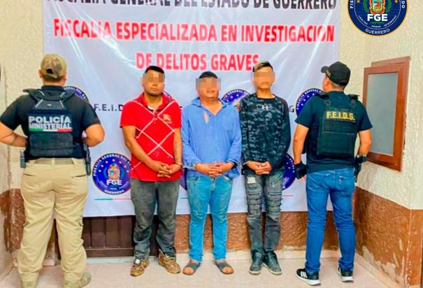 La Fiscalía de Guerrero presenta a los detenidos y el material confiscado en Teloloapan.