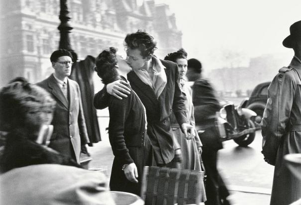 Robert Doisneau, El beso en el Hôtel de Ville, 1950.