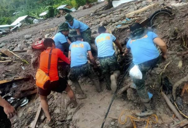 Inundaciones en Filipinas provocaron al menos 50 muertes y alrededor de 60 personas desaparecieron.