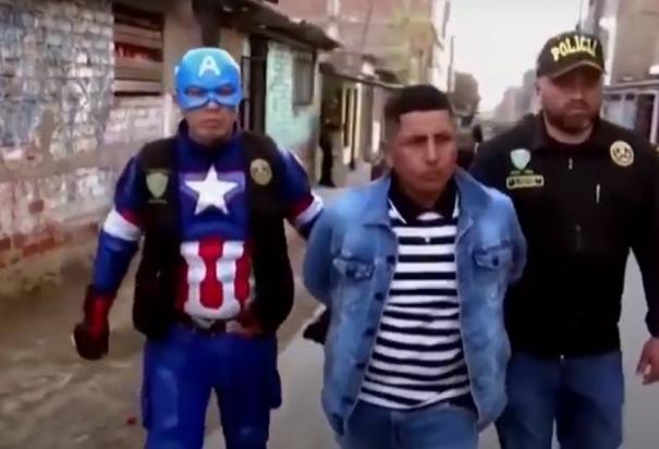 Para no levantar sospecha, Policía de Perú se disfrazó de superhéroes para detener a una familia que se dedicaba a fabricar y vender droga en escuelas primarias