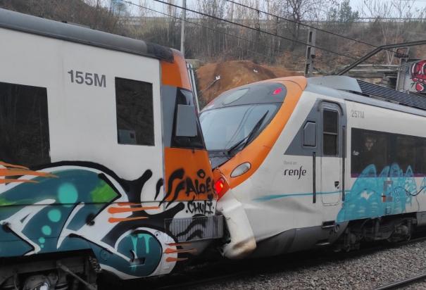 Choque de trenes en España deja 155 personas lesionadas.