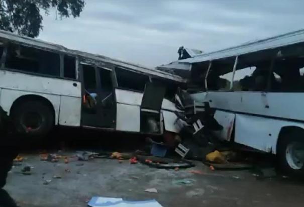 Un accidente entre dos autobuses de pasajeros, provocado por la explosión de un neumático, dejó 40 muertos y más de 80 heridos en Senegal