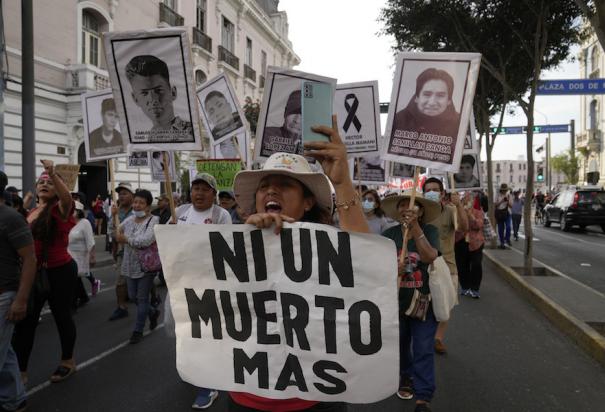 Con nuevas movilizaciones en el país presionan a la presidenta a dejar el cargo, ayer.