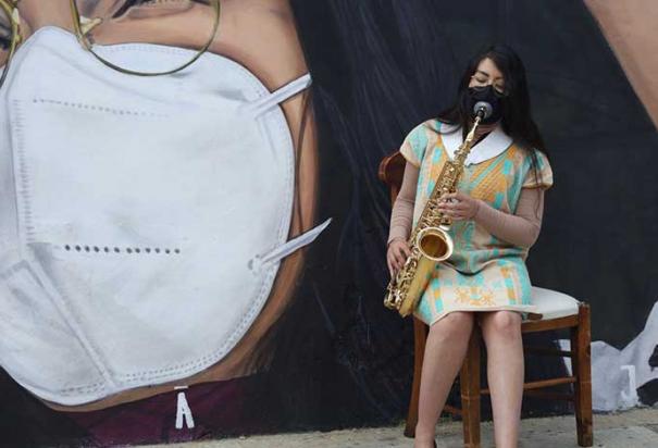 La saxofonista Maria Elena Ríos Ortiz, sobreviviente de violencia ácida.