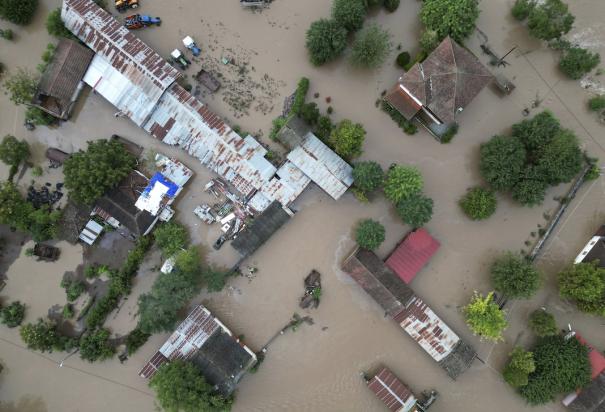 Tomas aéreas muestran el nivel de devastación en Grecia, ayer.