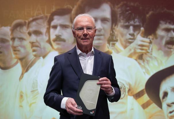 Franz Beckenbauer es considerado una de las grandes leyendas en la historia del futbol alemán y mundial.