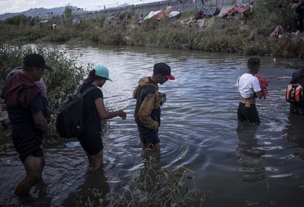 Migrantes buscando cruzar a EU, el pasado mes de octubre.