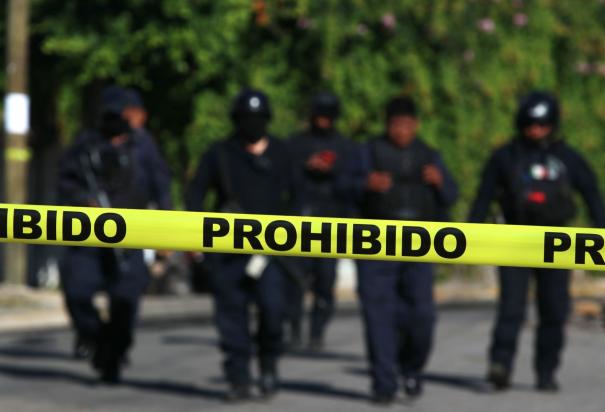 Policías y personas campesinas se enfrentaron en la carretera Perote-Puebla.