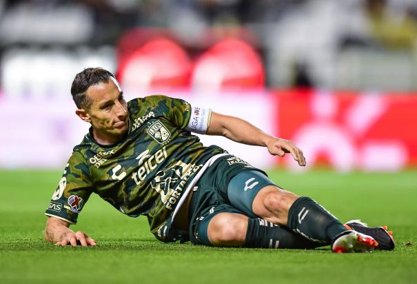 Andrés Guardado se lesionó al final del primer tiempo del juego de la Fecha 6 de la Liga MX entre América y León.