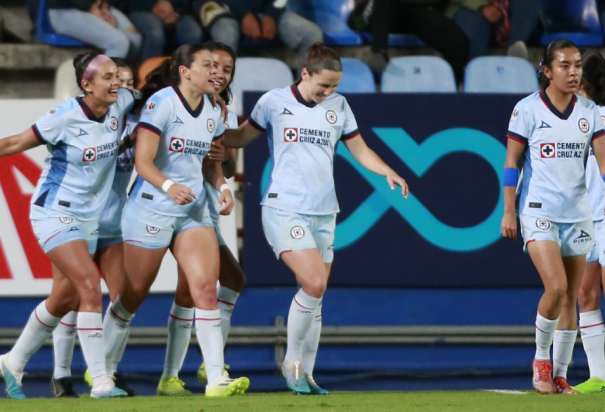 Jugadoras de Cruz Azul festejan un gol en el Clausura 2024 de la Liga MX Femenil.